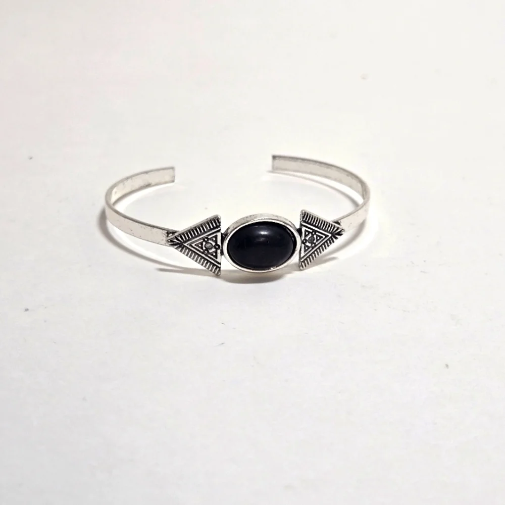 Glass Bead and Onyx Necklace 18